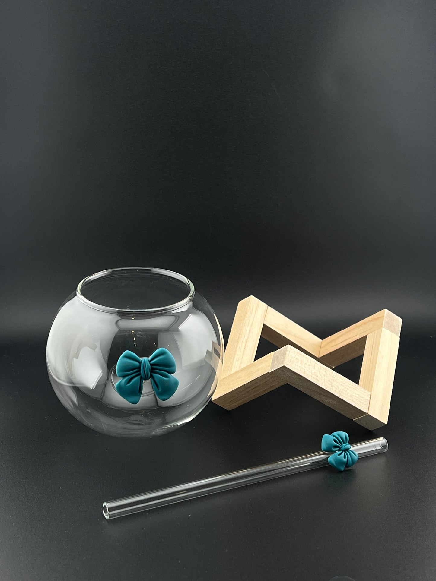 Ball Shape Glass Cup with Straw & Wooden Stand β Luxe Sip Set