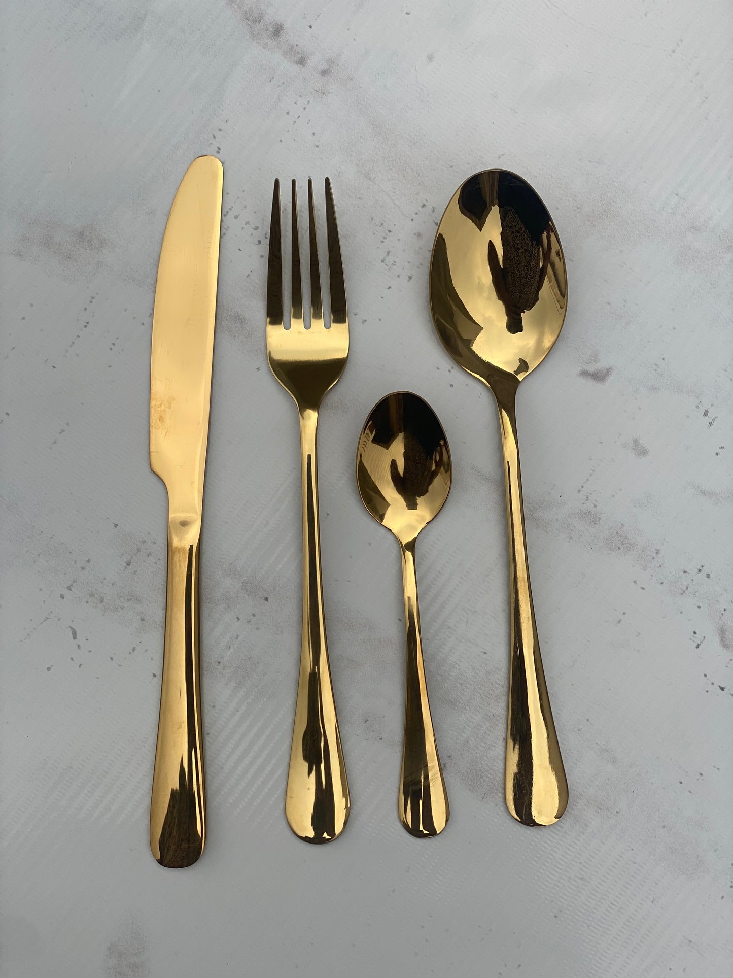 Golden Elegance ✨🍴 - 24pcs Stainless Steel Cutlery Set with Stand